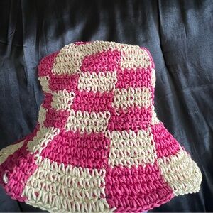 Straw like hat pink and cream